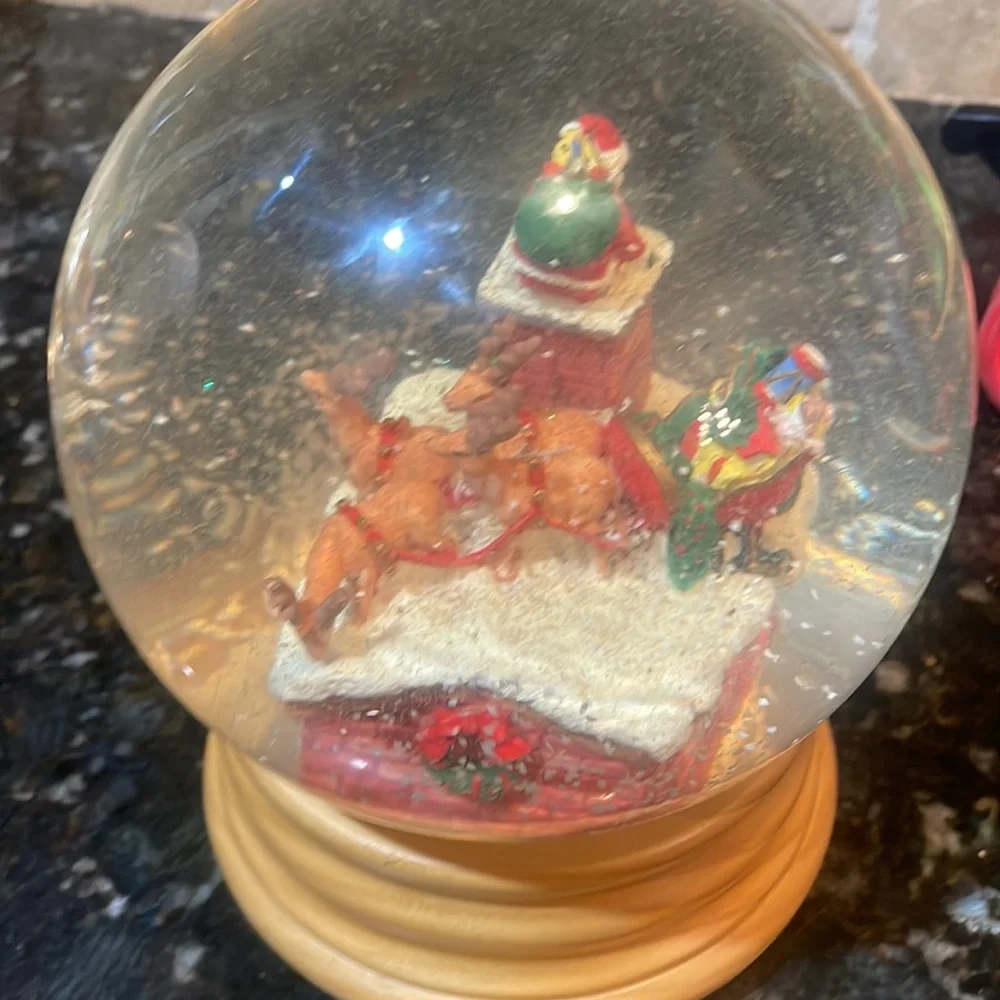 80s Smithsonian Institution Large Glass Christmas SnowGlobe